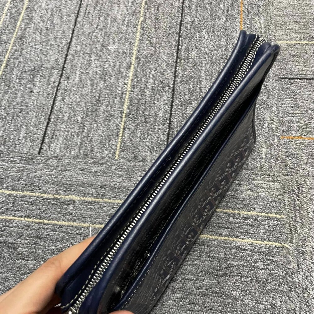 100% Authentic Goyard MM Leather Clutch Bag - Picture 5 of 13